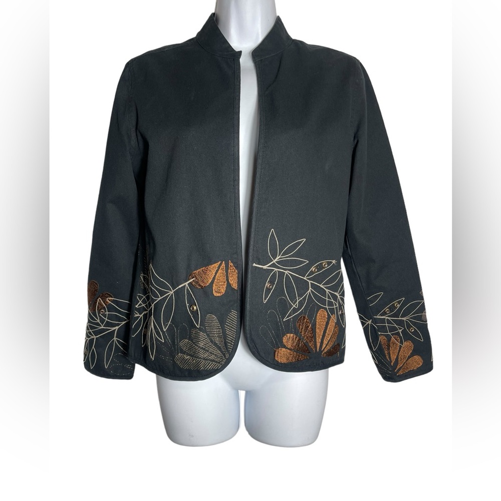Chico’s size small (women’s size 4)‎ black blazer with beautiful embroidery